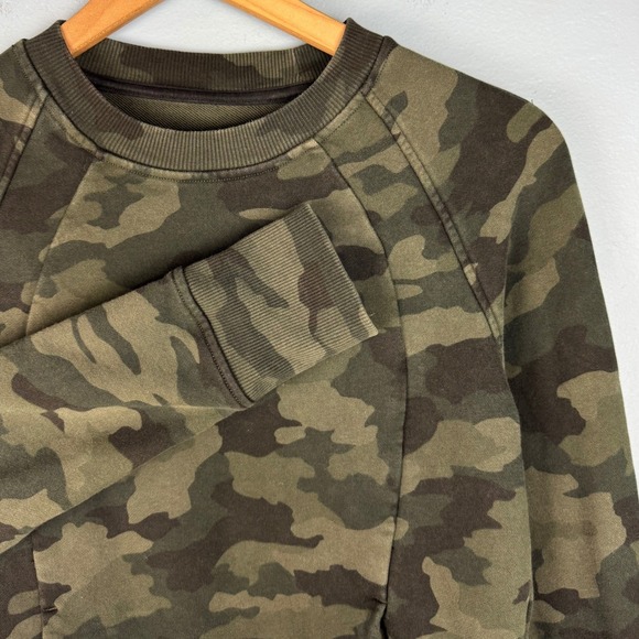 lululemon athletica Tops - Lululemon Scuba Crew Women's Size 4 Green Camo Pullover Sweatshirt Pocket Logo
